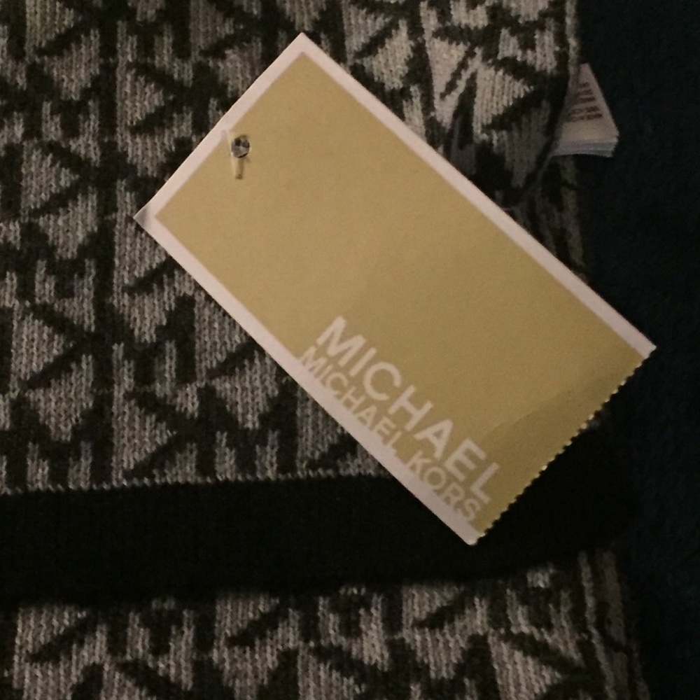 A scarf Michels Korss brand new